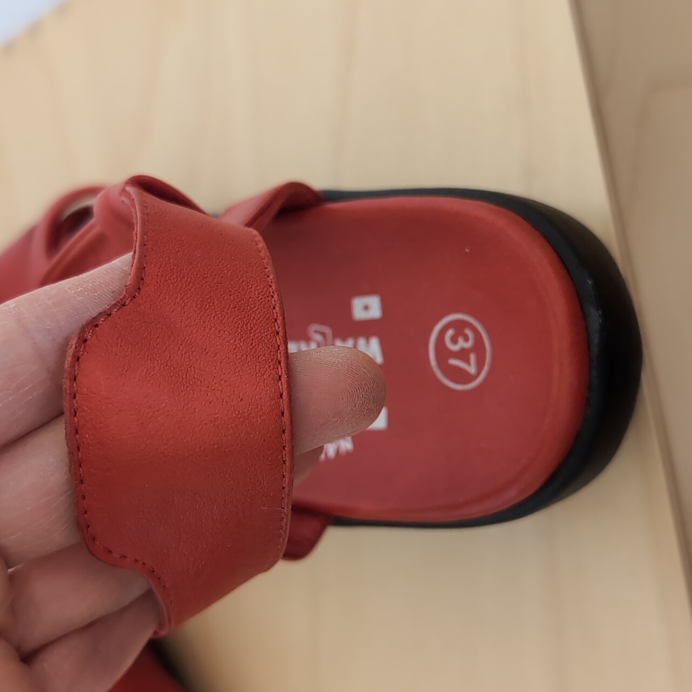 2/$50๐RED LEATHER SANDALS - Picture 10 of 13